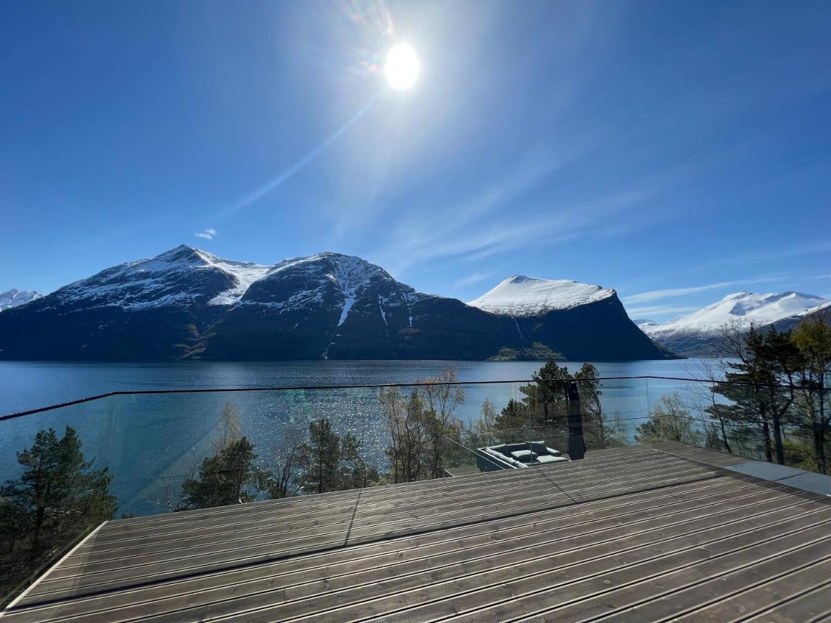 Villa Kristina / Andalsnes Torvik Exterior photo