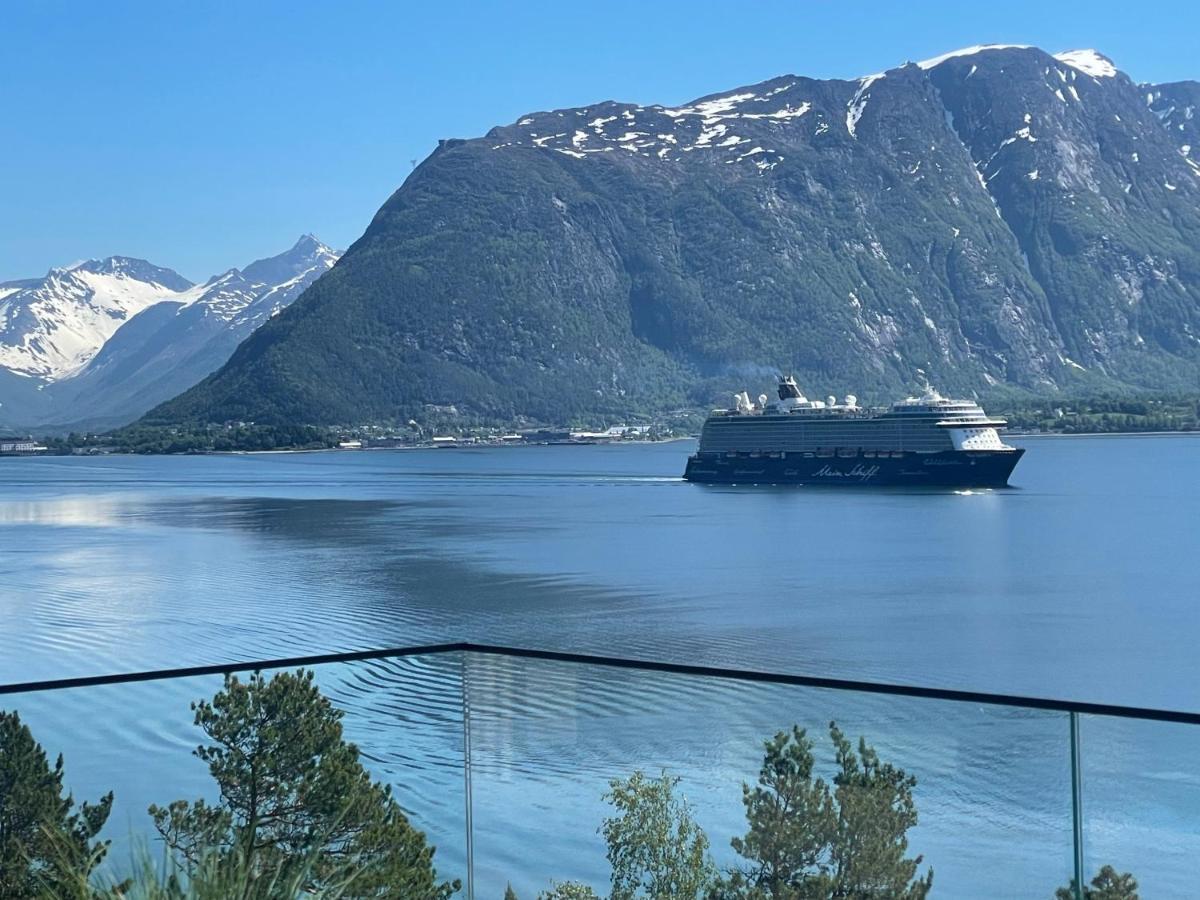 Villa Kristina / Andalsnes Torvik Exterior photo